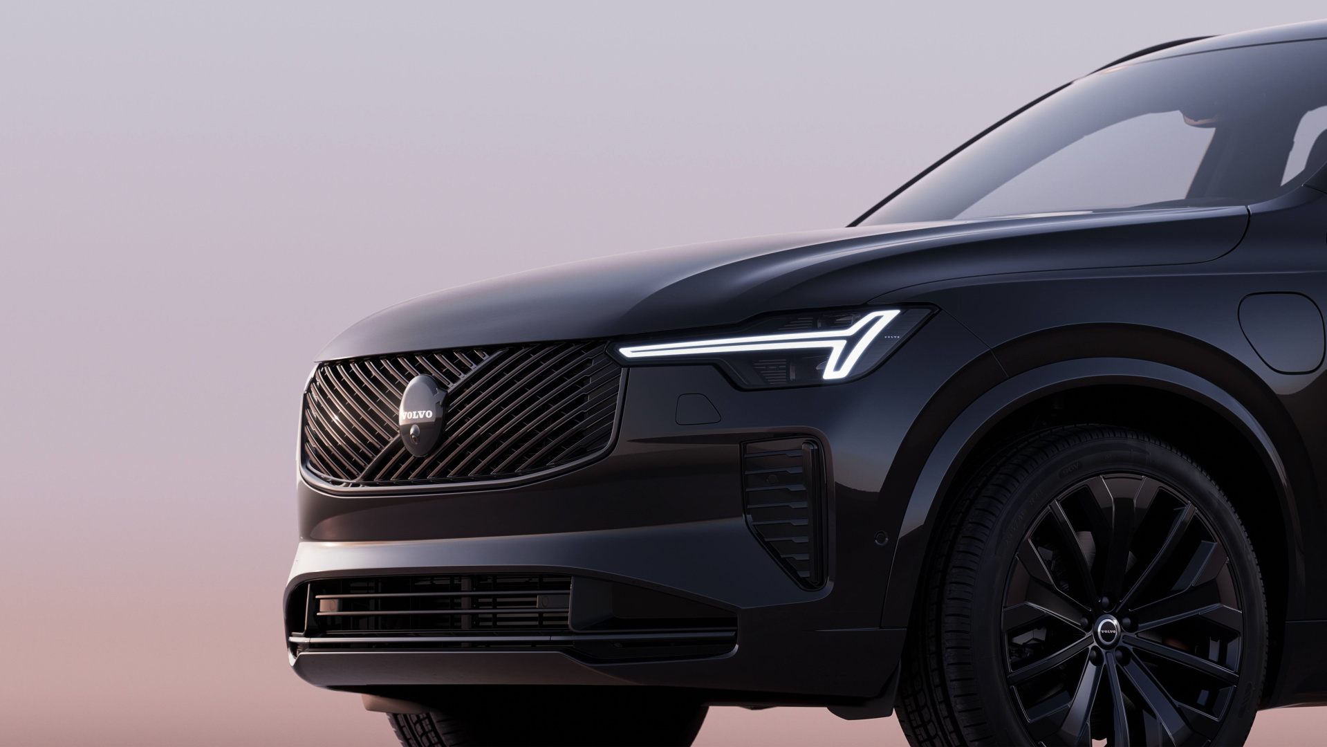 SMALL_352783_Volvo_XC90_Black_Edition_exterior